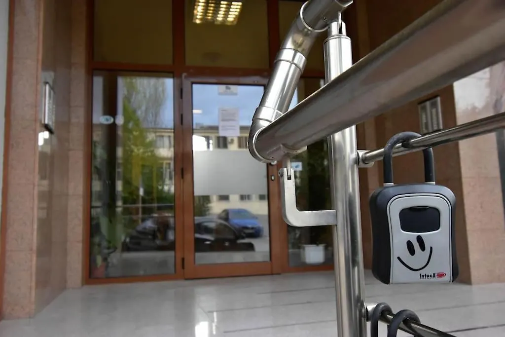 19 Cozy Central Apartment With Balcony Sofia Bulgaria